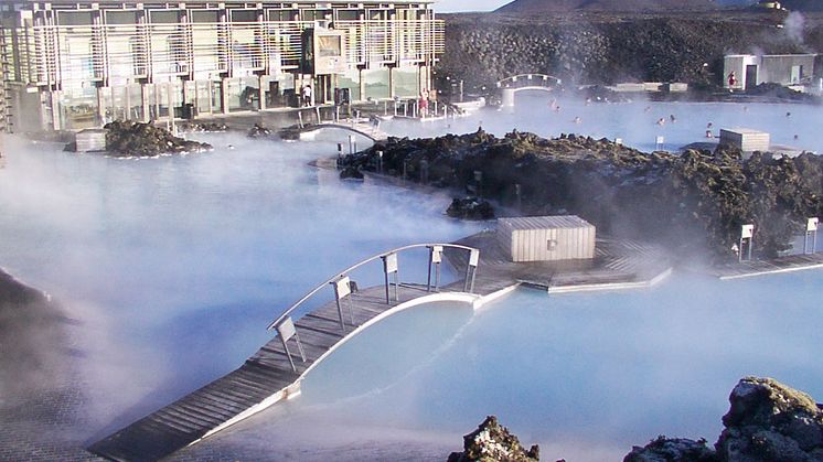 Åk med Flygbussarna till Stockholm Västerås Flygplats och vidare till Reykjavik. Där kan du bland annat besöka den Blå Lagunen.