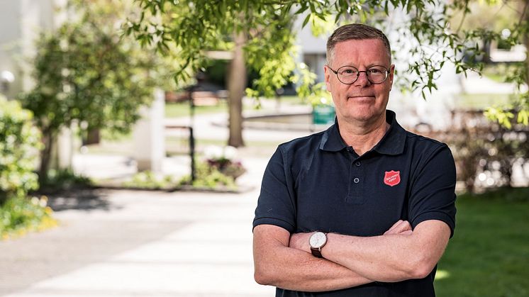 Frälsningsarméns ledare Bo Jeppsson efterlyser en nationell handlingsplan, där offentliga aktörer och civilsamhället krokar arm för att bekämpa fattigdomen. Foto: Jonas Nimmersjö 