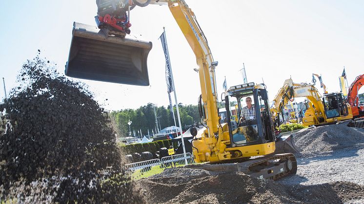 Lasse från 3BAS AB provkörde Komatsu PC118