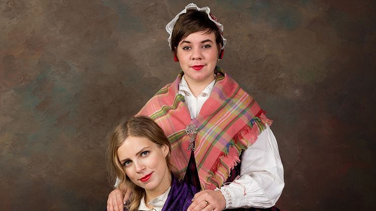 Sara och Samantha - Feministisk och anti-nationalistisk folkmusik