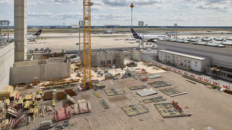 Während der umfassenden Baumaßnahmen läuft der 24 Stunden-Betrieb an sieben Tagen der Woche ungehindert weiter.