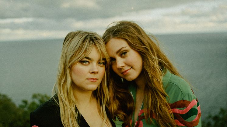 Klara och Johanna Söderberg = First Aid Kit 