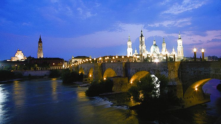 Basilica del Pilar y Puente de piedra, Zaragoza, Aragón
