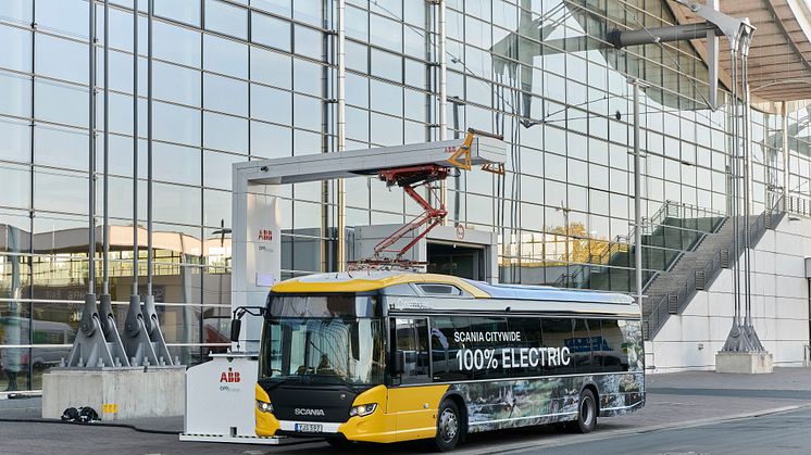 Der Scania Citywide als vollelektrischer BEV-Bus: Nachhaltige Rundfahrten auf dem Messegelände der IAA Nutzfahrzeuge 2018 in Hannover.