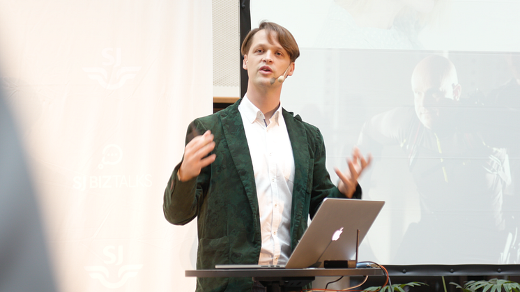 Hannes Sjöblad, Chief Disruption Officer på Epicenter, föreläste om digitala trender och biohacking på SJ BizTalks.