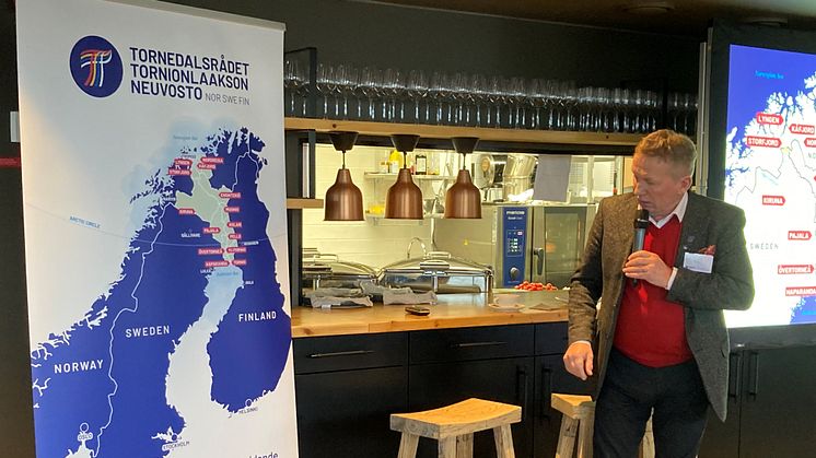 Eero Ylitalo Raja-alueiden foorumissa Kilpisjärvellä syyskuussa 2022.