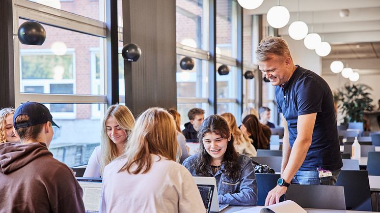 Randers er den første af Danmarks 10 største byer, hvor HHX-uddannelsen oplever flere ansøgere end det almene gymnasium (STX).