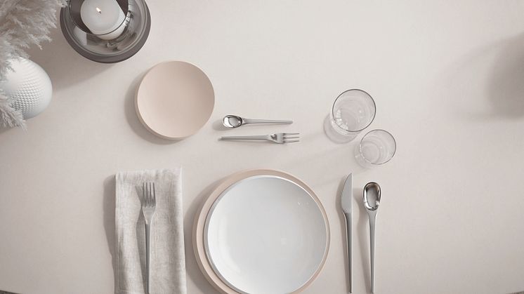 Warm shades for minimalist interiors: NewMoon in soft beige