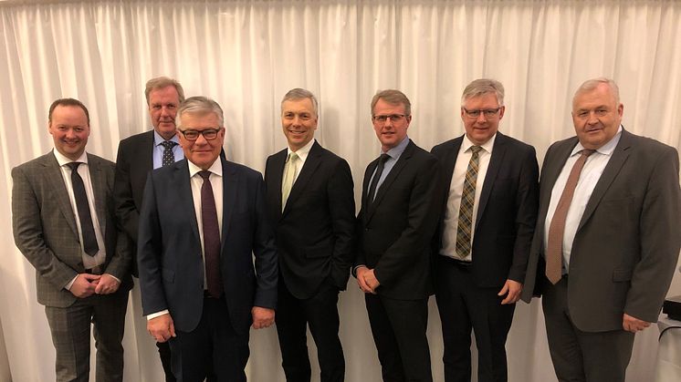 På billedet ses fra venstre: Søren Dyssemark Knudsen, Karsten Madsen, Jørgen H. Mikkelsen, Hans Bonde Hansen, Heino Mølholm, Søren Steen Smalbro, Niels Jørgen Bønløkke