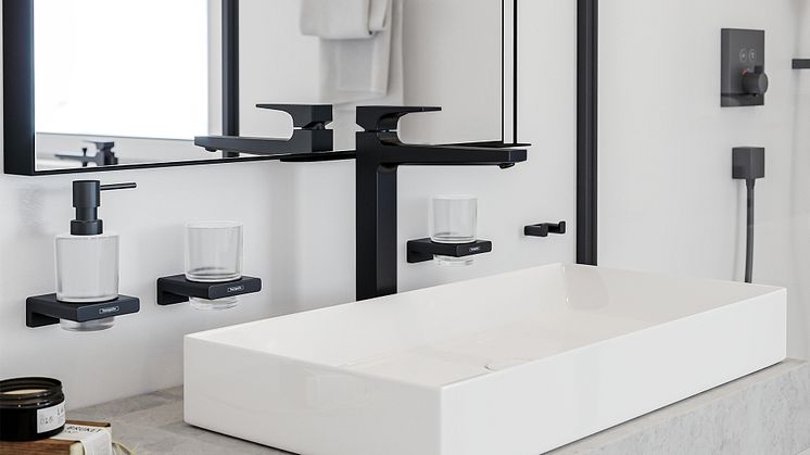 Den nya tillbehörsserien AddStoris från hansgrohe fulländar harmonin i badrummet med tidlös design och valmöjlighet mellan sex olika färger.