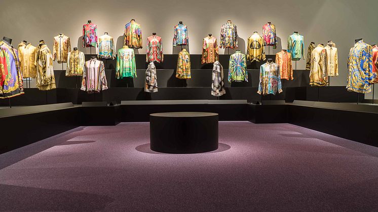 På Textilmuseet i Borås visas nu utställningen Gianni Versace Retrospective med textilmattor från Interface.  