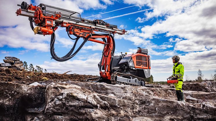 Sandvik Mining and Rock Solutions lanserar en ny, ännu mer produktiv och hållbar topphammarborrigg, Dino™ DC420Ri 