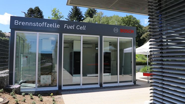 Drei wasserstofffähige SOFC-Brennstoffzellengeräte mit je 10 kW Leistung versorgen das Bosch-Werk in Wernau mit Energie. (Foto: Bosch)