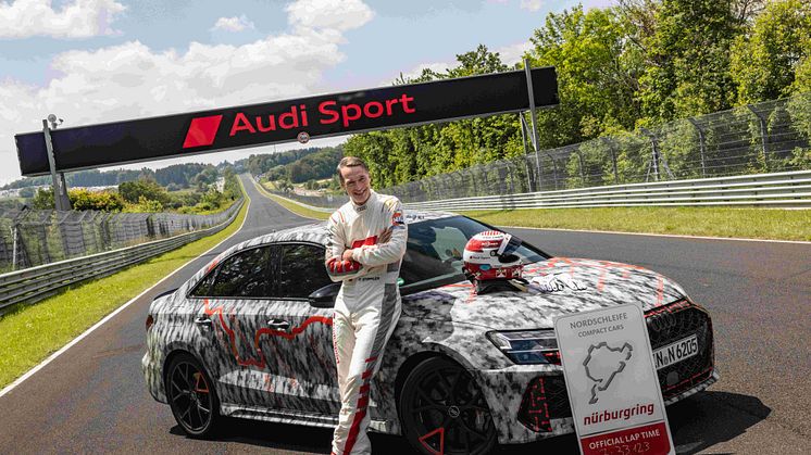 Audi Sport racer- og udviklingskører Frank Stippler sætter ny omgangsrekord med Audi RS 3 forseriemodel