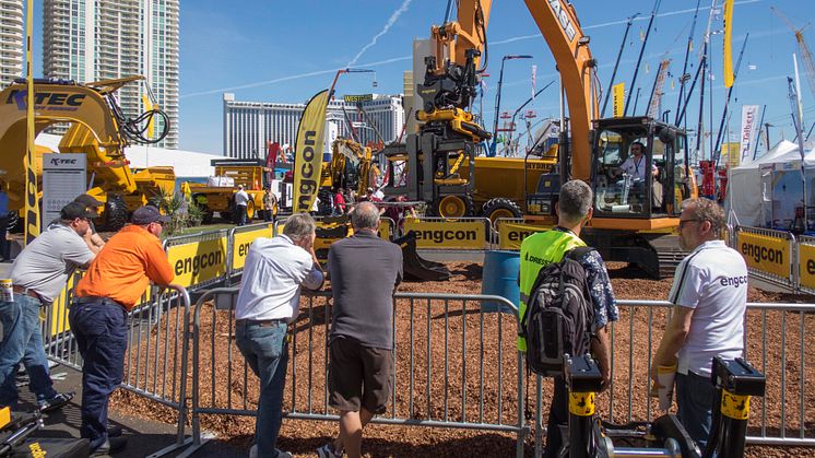 Engcon lar tiltrotatoren stå i sentrum under årets største maskinmesse, Conexpo, i USA