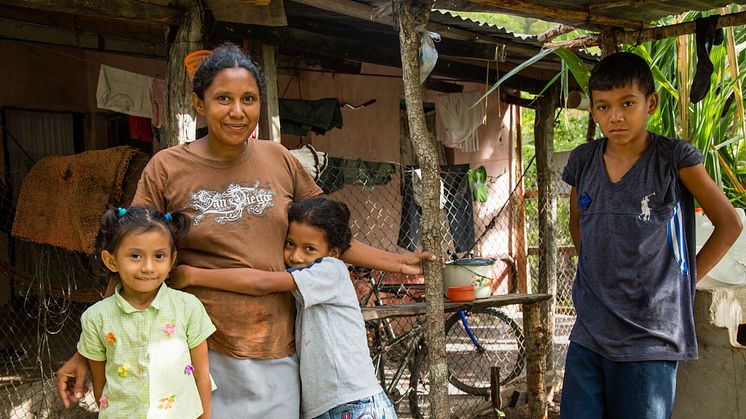 Tolupanes famile. Verdens Skover arbejder med at skabe et bæredygtigt livsgrundlag for Tolupanes folket
