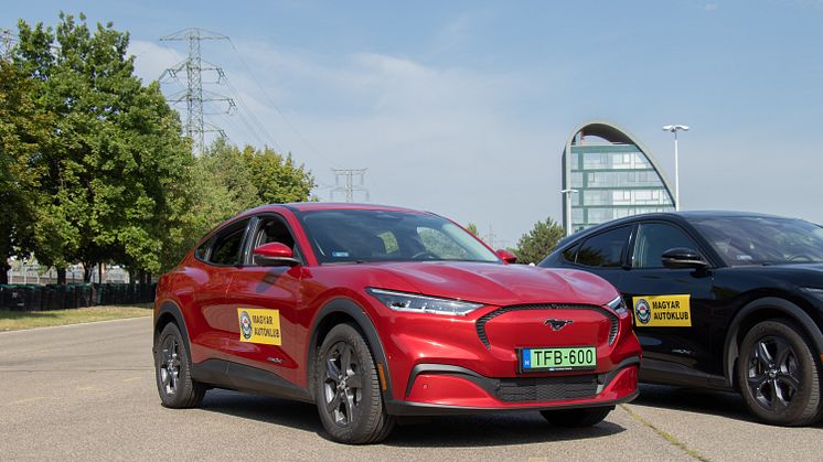 A Magyar Autóklub által rendezett verseny a friss jogosítvánnyal rendelkező fiatal sofőrök közlekedési tudását tesztelte 