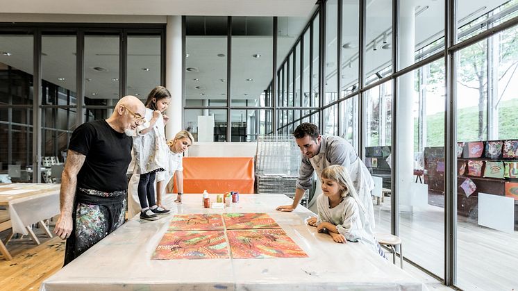 Workshop mit Franz Brülhart (links im Bild) im Zentrum Paul Klee in Bern, Copyright Schweiz Tourismus