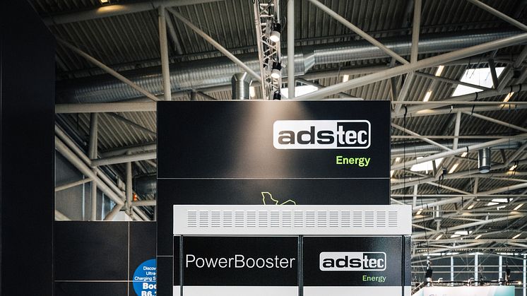 L109ADS-TEC Energy presents its all-in-one industrial storage solutions PowerBooster and StorageRackSystem at "ees Europe"0430