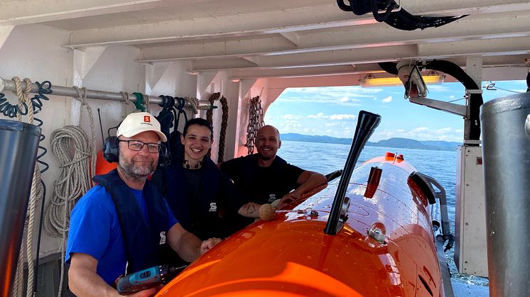 The Kongsberg Maritime team with the HUGIN AUV