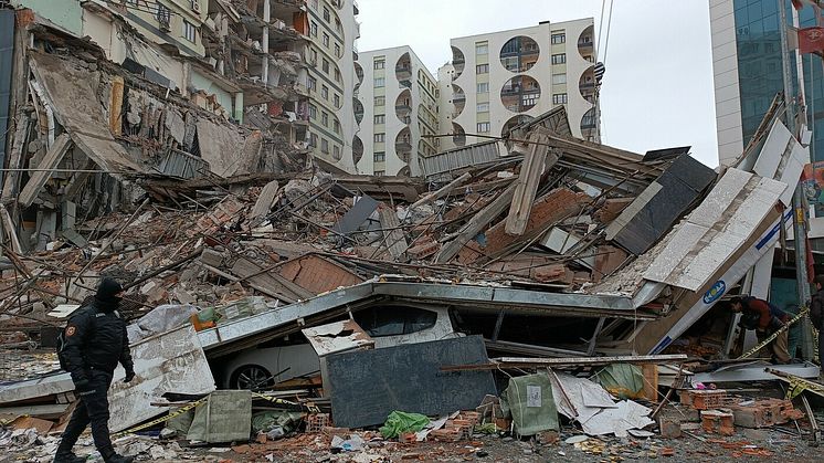  Räddningsteam letar efter människor i rasmassorna, Turkiet, 2 februari 2023. Foto: Ahmet Yukus/Depo Photos via ZUMA Press Wire/Shutterstock