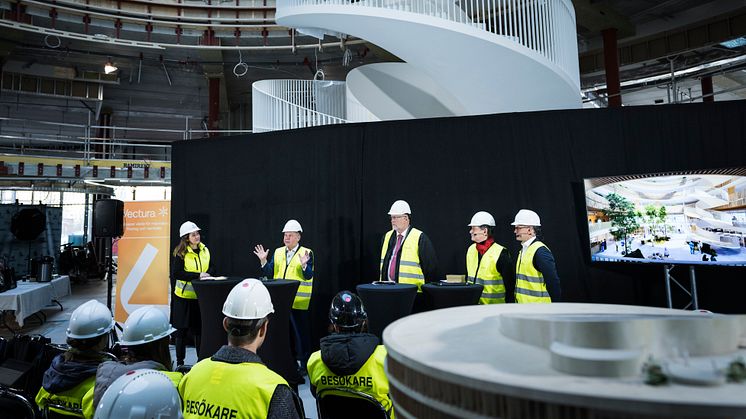 Från höger: Filippa Reinfeldt, Ole Petter Ottersen, Sven-Erik Österberg, Peter Skogh och Joel Ambré.