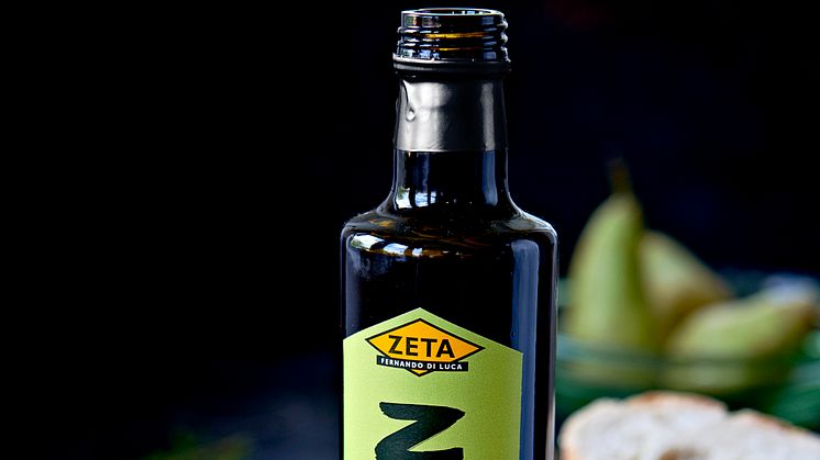 Årets Zeta Novello guldgrönt skimrande med lätt pepprighet
