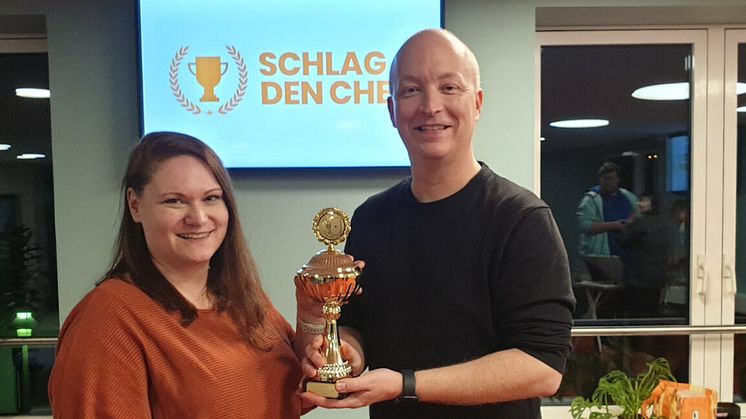 Nadine schlägt Chef Christian Geyer in einem packenden Pokerfinale