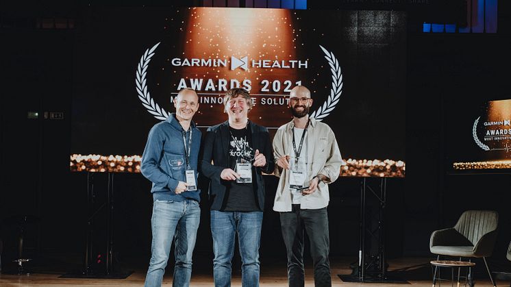 Die Preisträger des Garmin Health Awards 2021 v.l.n.r.: Etienne Bourdon, Co-Founder & COO von Qumata (Versicherung), Jörg Fehlinger, CEO von Fitrockr (Gesundheitswesen), Jonas Stock, Product Owner ViMove for Climate von Viessmann (Engagement).