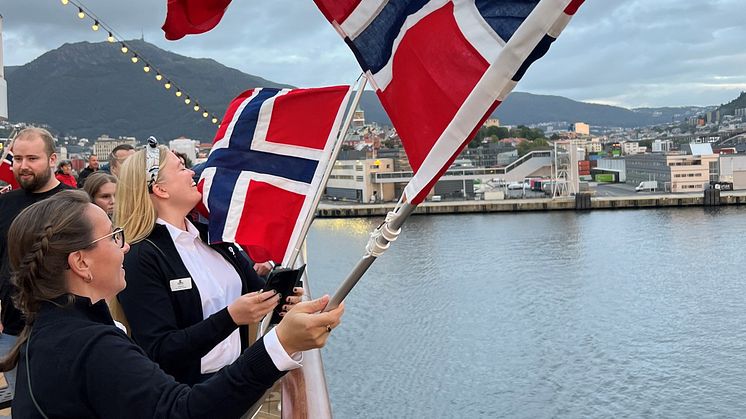 Havila Pollux leaves Bergen