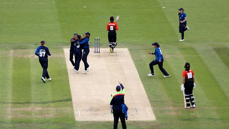 Linsey Smith celebrates a wicket in the Rachael Heyhoe Flint Trophy final. Photo: Getty Images