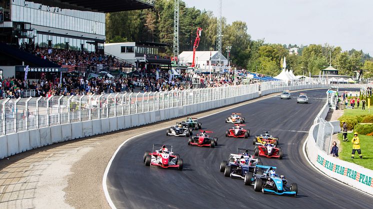 Estländsk dubbelseger i Formel Renault 1,6 på Solvalla