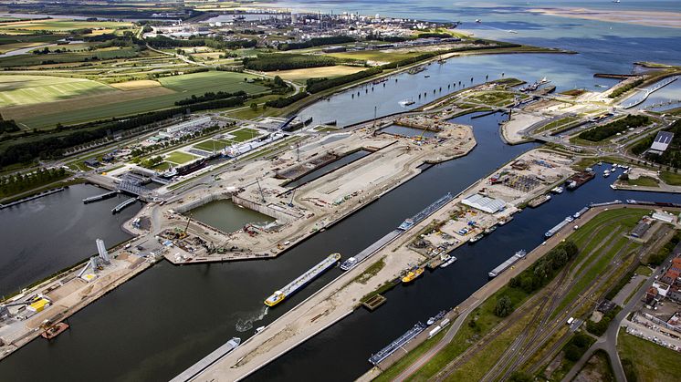 Bimplus helps build one of the largest locks in the world. Copyright: Van der Kloet Foto & Videoproducties