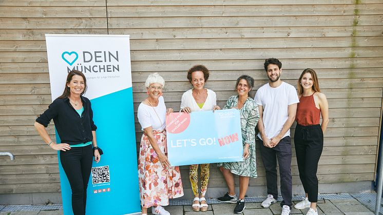 v.l. Mara Bertling (DEIN MÜNCHEN), Sabine Müller (Rektorin, Mittelschule an der Stuntzstraße), Miriam Esser (Konrektorin, Mittelschule an der Stuntzstraße, München), Katja Schubert, Christian Vera und Hana Mestani (alle drei DEIN MÜNCHEN)