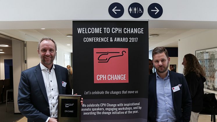 I starten af maj vandt Coor prisen ved CPH Change Award 2017, her modtog divisionschef Thomas Fog (t.v.) og udviklingschef Theis Lange prisen.