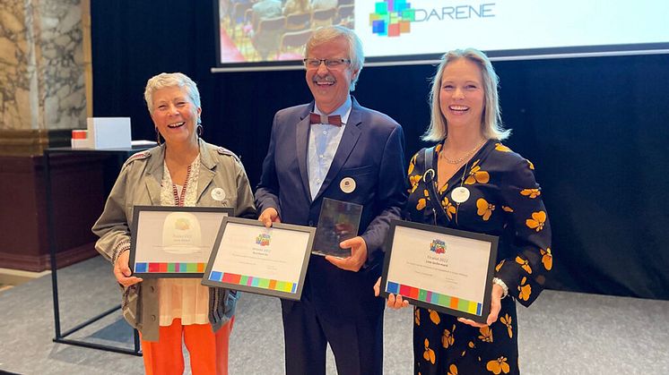 De tre finalisterna Anne Girault, Reinhard Six och Lina Gellermark på prisceremonin för The Roger Léron Award i Bryssel den 27 september 2022.