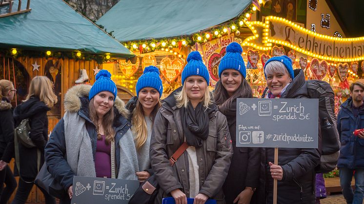 Mit blauen Mützen für den guten Zweck