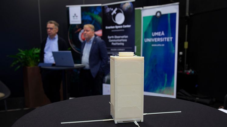 Satelliten KvarkenSat är en del i projektet Kvarken Space Eco, ett samarbetsprojekt mellan tio svenska och finska universitet och forskningsinstitut. Satelliten är en småsatellit, 20 centimeter hög, 10 centimeter på sidorna och väger 2 kilo. 