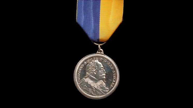 Den äldre Gustaf Adolf-medaljen kallas också Hedlinger-medaljen efter gravören Johann Carl Hedlinger. Foto: Uppsala universitet