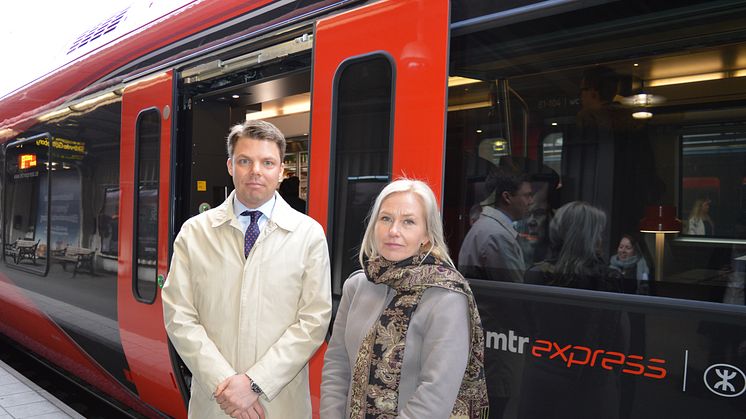 Infrastrukturministern åker MTR Express