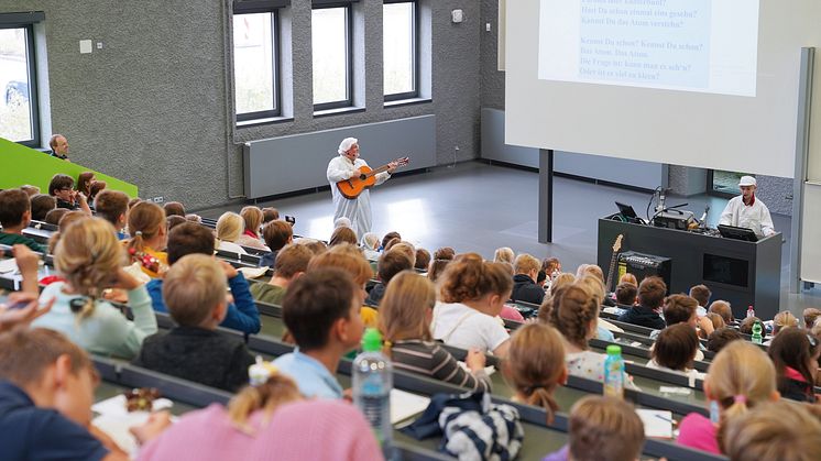 Ab dem 6. November lädt die Kinderuniversität der TH Wildau, hier 2019 im Präsenzformat, an drei hintereinander folgenden Samstagen interessierte Schülerinnen und Schüler zwischen acht und zwölf Jahren zu spannenden Online-Vorlesungen ein.