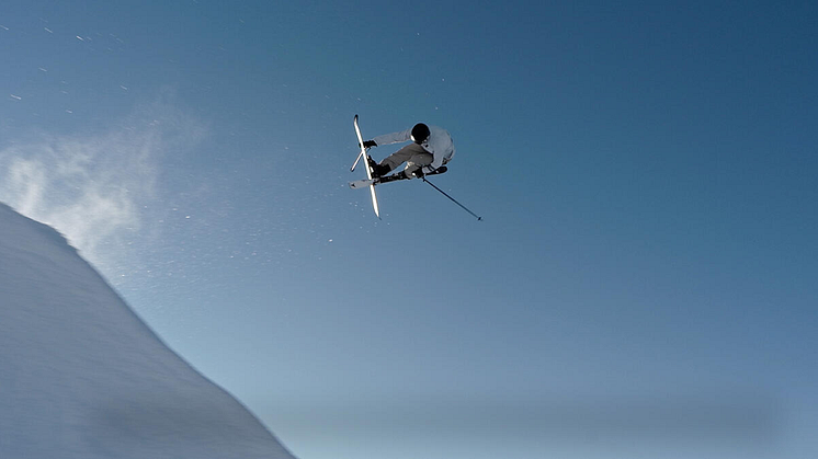 Ronin 4D captures professional-level footage while its operator barrels down the slope. Captured by Ivresse Films
