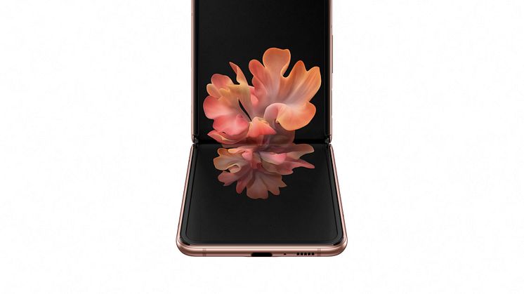  Med den foldbare smartphone Galaxy Z Flip 5G kombinerer Samsung innovativt design med hastigheden fra 5G