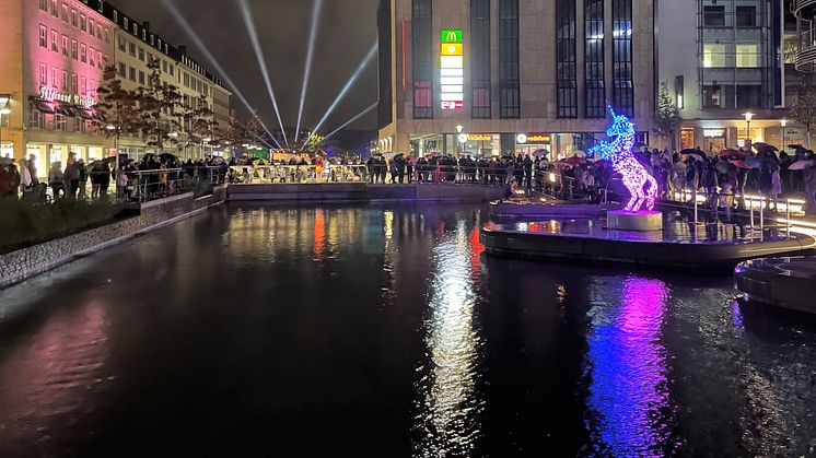 Beim Kieler Lichtermeer 2022 wird das zentrale Aktionsareal der Bootshafen sein, wo sich die Besucher*innen u.a. auf "Flames of Water" freuen können