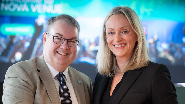 Ordfører Kjartan Berland i Lillestrøm kommune og Gunn Helen Hagen, administrerende direktør i Stiftelsen NOVA Spektrum.