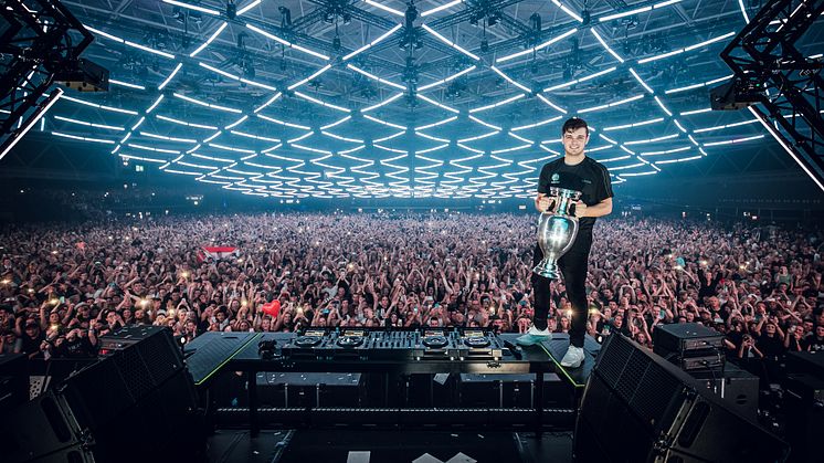 Martin Garrix producerar och framför den officiella låten till UEFA EURO 2020