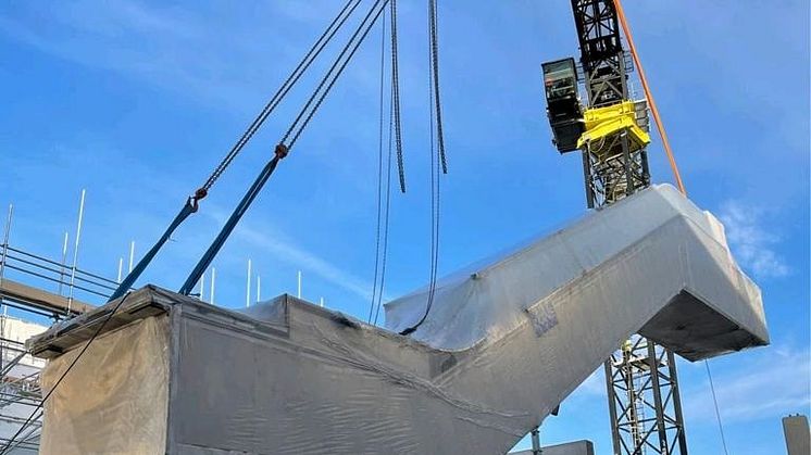 The final three of Gatwick Airport station's eight new escalators were installed over the weekend of 5 and 6 February