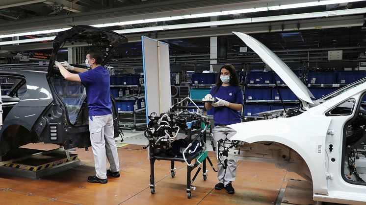 Volkswagen genstarter trinvis produktionen af person- og erhvervsbiler