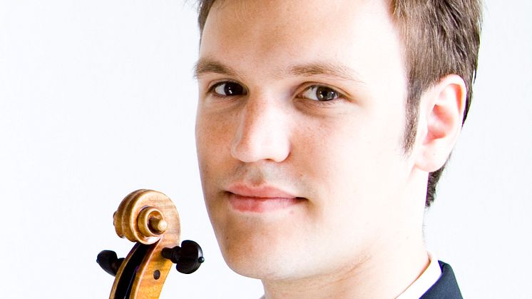 Ung violinist med antik violin ger konsert i Giresta