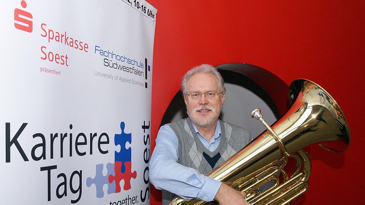Prof. Dr.-Ing. Reinhard Spörer mit Tuba
